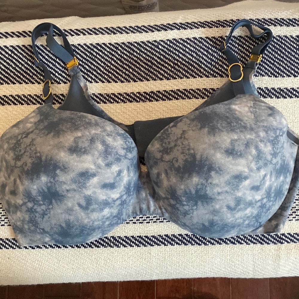 Victoria’s Secret incredible bra